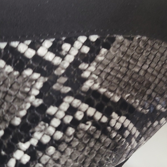 #NWT 9.5 BLACK & WHITE SNAKE POINTED TOE STILETTO WITH ZIPPER - Picture 7 of 7